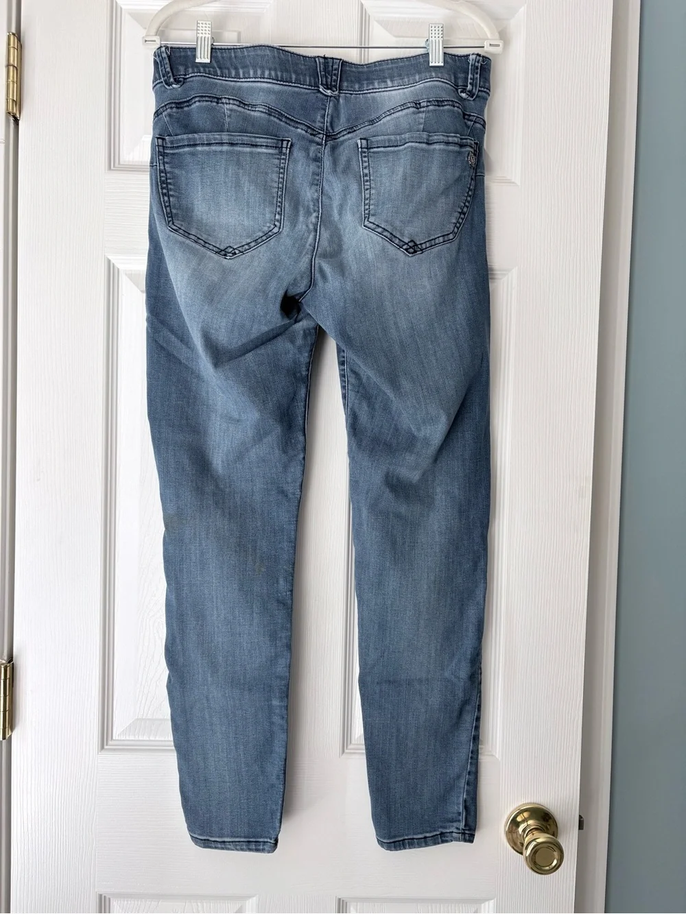Democracy Women's Light Blue Skinny Jeans - Picture 2 of 4